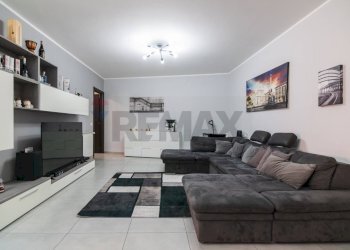 Soggiorno - Quadrilocale Viale Papa Giovanni XXIII
 
38, Camporotondo Etneo - foto 9