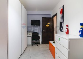 Ufficio - Quadrilocale Viale Papa Giovanni XXIII
 
38, Camporotondo Etneo - foto 12