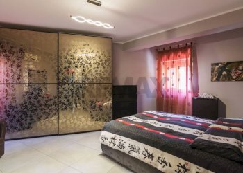 Camera / camera da letto - Quadrilocale Viale Papa Giovanni XXIII
 
38, Camporotondo Etneo - foto 15