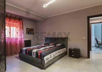 Camera / camera da letto - Quadrilocale Viale Papa Giovanni XXIII
 
38, Camporotondo Etneo - foto 18