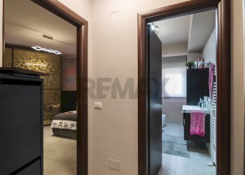 Hall / corridoio - Quadrilocale Viale Papa Giovanni XXIII
 
38, Camporotondo Etneo - foto 21