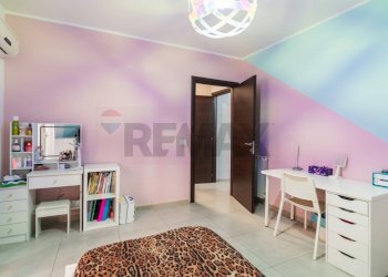 Camera / camera da letto - Quadrilocale Viale Papa Giovanni XXIII
 
38, Camporotondo Etneo - foto 27