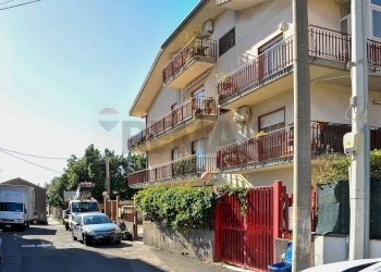 Edificio all\'aperto - Trilocale via alessandro volta
 
25, Gravina di Catania - foto 2