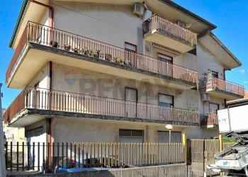 Edificio all\'aperto - Trilocale via alessandro volta
 
25, Gravina di Catania - foto 5