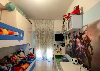 Camera / camera da letto - Trilocale via alessandro volta
 
25, Gravina di Catania - foto 14