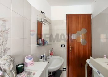 Bagno - Trilocale via alessandro volta
 
25, Gravina di Catania - foto 24