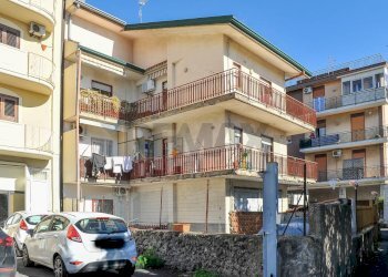 Edificio all\'aperto - Trilocale via alessandro volta
 
25, Gravina di Catania - foto 45