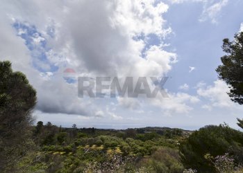 Vista delle montagne - Three-room apartment Via Caramme
 
43, Valverde - photo 2