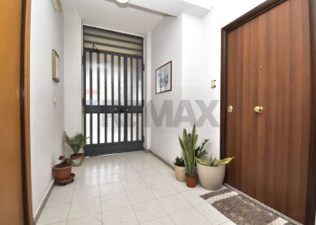 Hall / corridoio - Three-room apartment Via Caramme
 
43, Valverde - photo 3