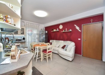 Sala da pranzo - Three-room apartment Via Caramme
 
43, Valverde - photo 5