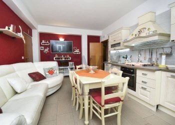 Sala da pranzo - Three-room apartment Via Caramme
 
43, Valverde - photo 7