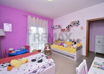 Camera / camera da letto - Three-room apartment Via Caramme
 
43, Valverde - photo 18