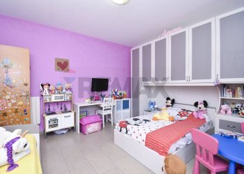 Camera / camera da letto - Three-room apartment Via Caramme
 
43, Valverde - photo 20