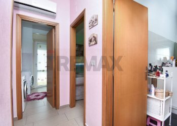 Hall / corridoio - Three-room apartment Via Caramme
 
43, Valverde - photo 21