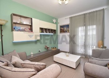 Soggiorno - Three-room apartment Via Caramme
 
43, Valverde - photo 22