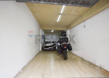 Parcheggio - Three-room apartment Via Caramme
 
43, Valverde - photo 37