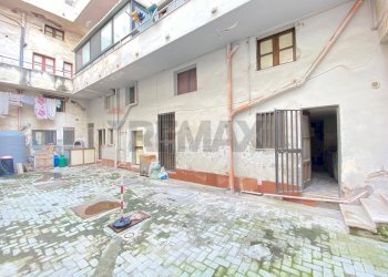 Edificio all\'aperto - Trilocale Via Regina Bianca
 
192, Catania - foto 34