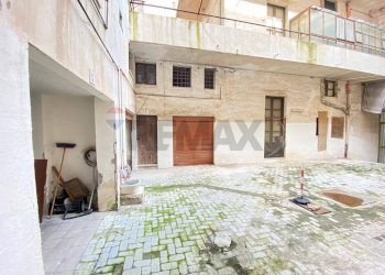 Edificio all\'aperto - Trilocale Via Regina Bianca
 
192, Catania - foto 35