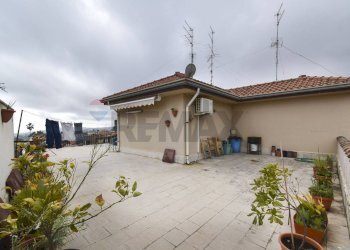 Terrazza - Quadrilocale Via Antonio Oliva
 
19, Aci Catena - foto 19