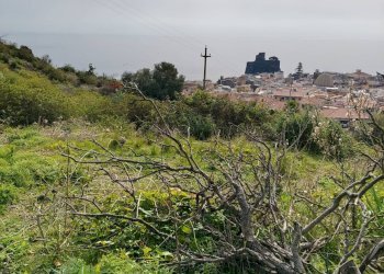 Vista delle montagne - Terreno agricolo Via Stazione
 
12, Aci Castello - foto 2