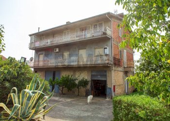 Edificio all\'aperto - Villa Contrada San Giovanni
 
snc, Leonforte - foto 2