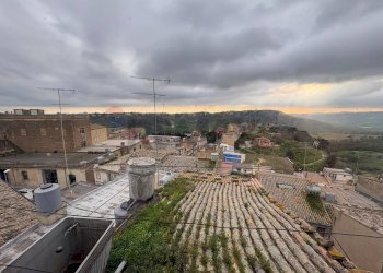 Edificio all\'aperto - Casa semi indipendente Via D'Antona
 
15, Caltagirone - foto 7
