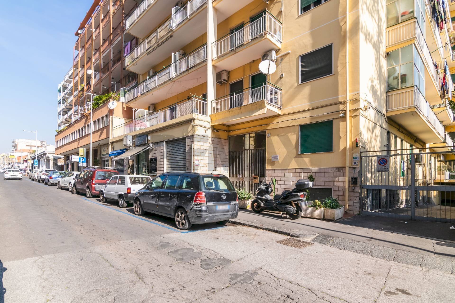 Edificio all\'aperto - Quadrilocale Via Duca Degli Abruzzi
50, Catania - foto 3