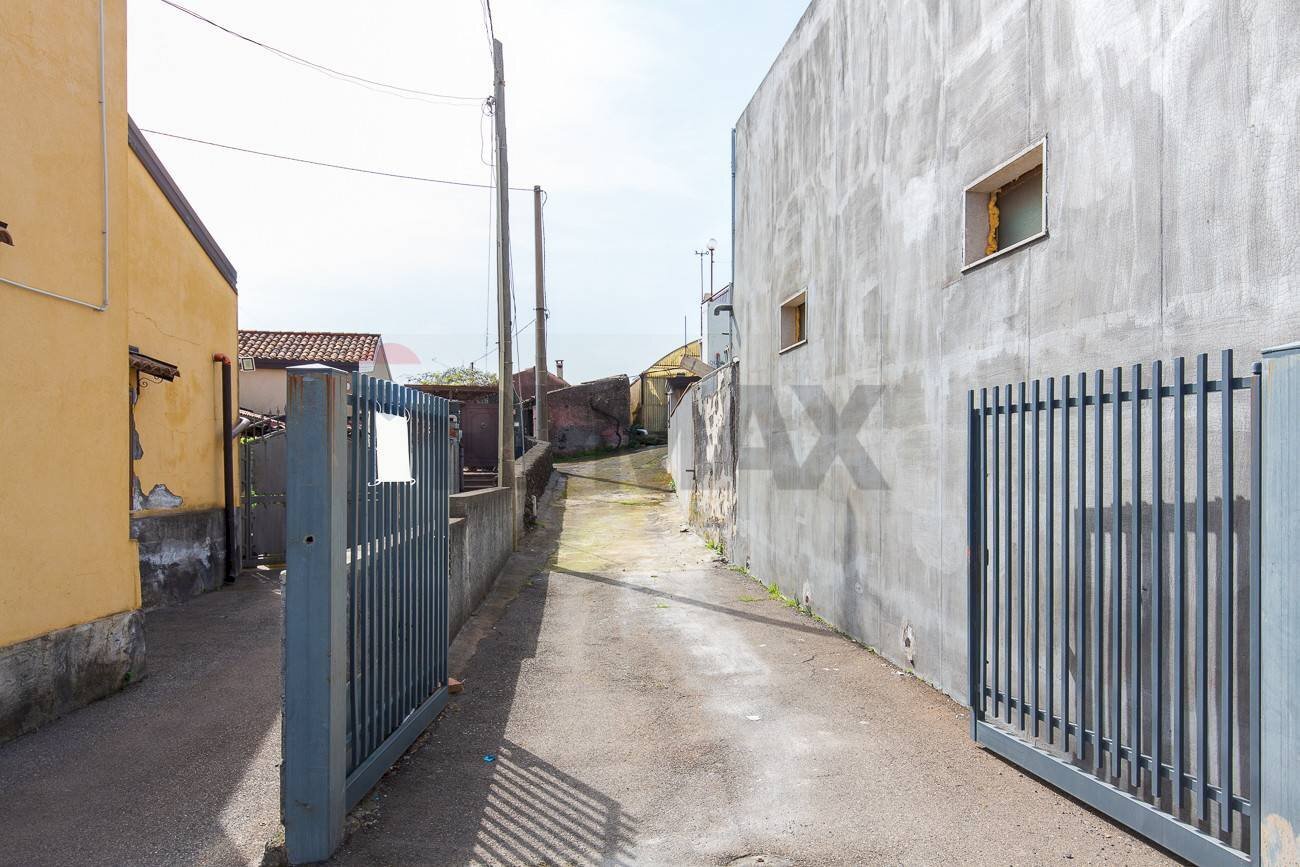 Edificio all\'aperto - Rustico STRADA PROVINCIALE PER RIPOSTO
 
122, Acireale - foto 2