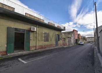 Edificio all\'aperto - Casa indipendente Via Etnea
132, Gravina di Catania - foto 2