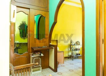 Hall / corridoio - Trilocale Piazza San Domenico
 
16, Catania - foto 14