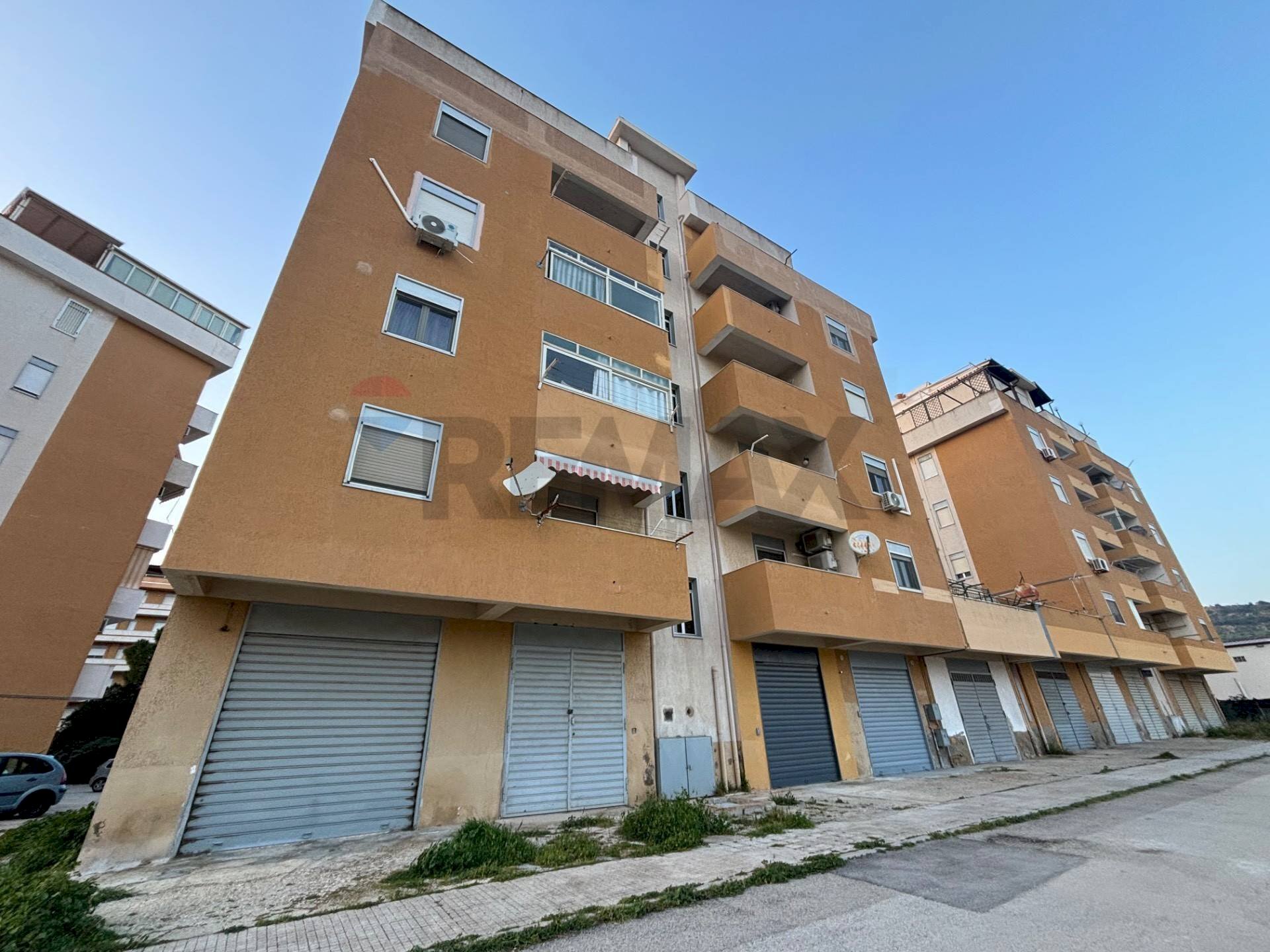 Edificio all\'aperto - Four-room apartment Piazza Alcide de Gasperi
16, Porto Empedocle - photo 2