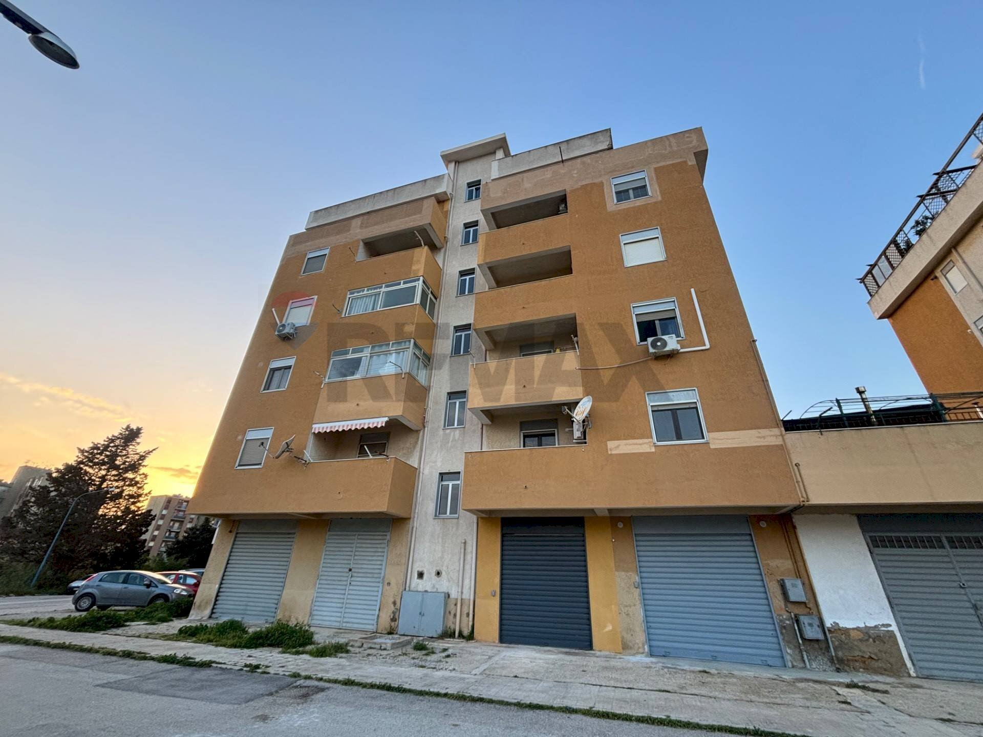 Edificio all\'aperto - Four-room apartment Piazza Alcide de Gasperi
16, Porto Empedocle - photo 3