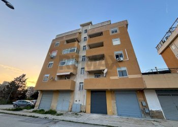 Edificio all\'aperto - Quadrilocale Piazza Alcide de Gasperi
 
16, Porto Empedocle - foto 3