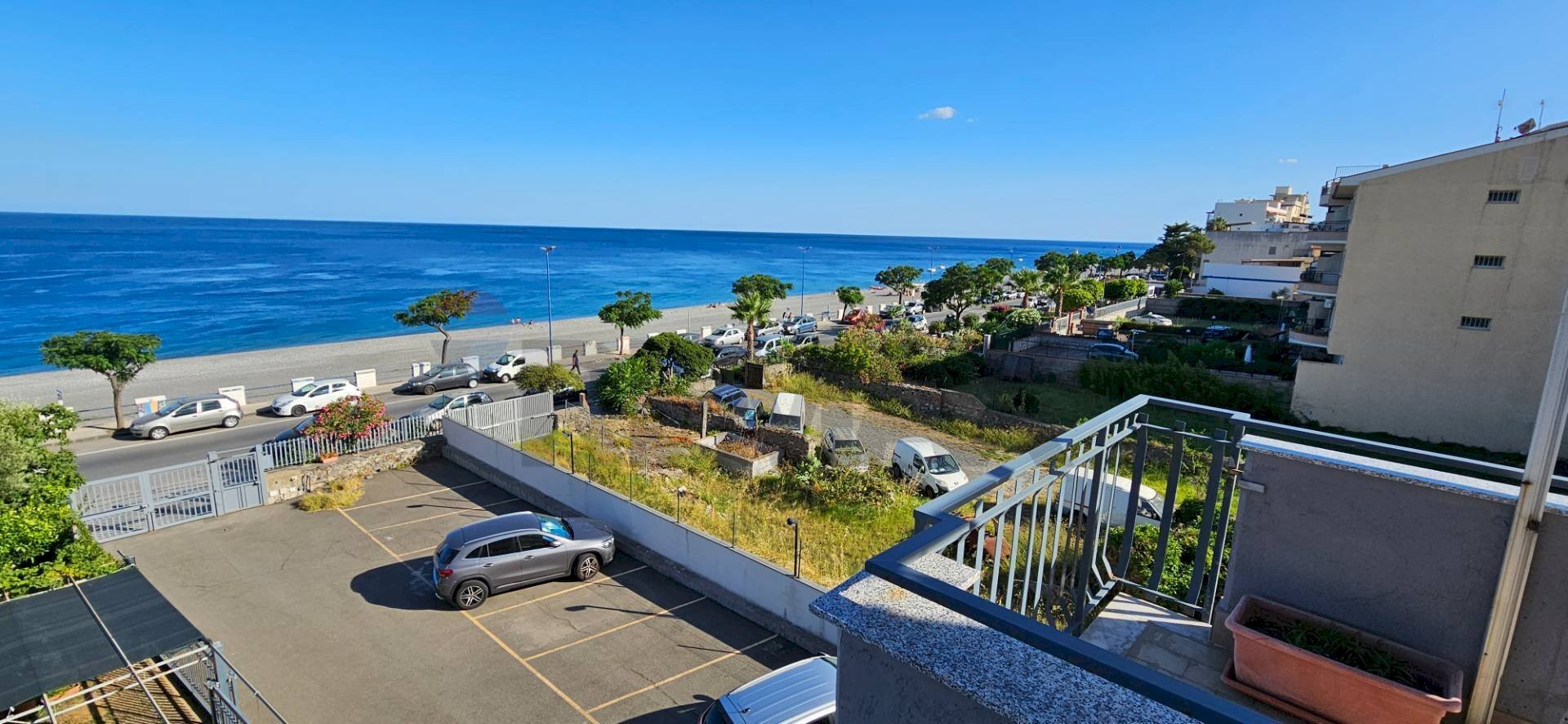 Vista dell\'acqua - Bilocale Via Francesco Crispi
 
441, Alì Terme - foto 3