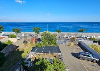 Vista dell\'acqua - Bilocale Via Francesco Crispi
 
441, Alì Terme - foto 1