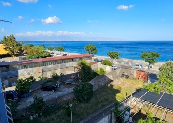 Vista dell\'acqua - Bilocale Via Francesco Crispi
 
441, Alì Terme - foto 2