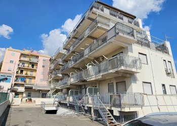 Edificio all\'aperto - Bilocale Via Francesco Crispi
 
441, Alì Terme - foto 6