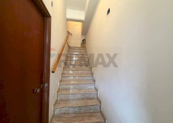 Scale - Monolocale Via II Retta levante
 
93, Belpasso - foto 17