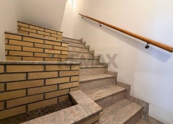 Scale - Monolocale Via II Retta levante
 
93, Belpasso - foto 18