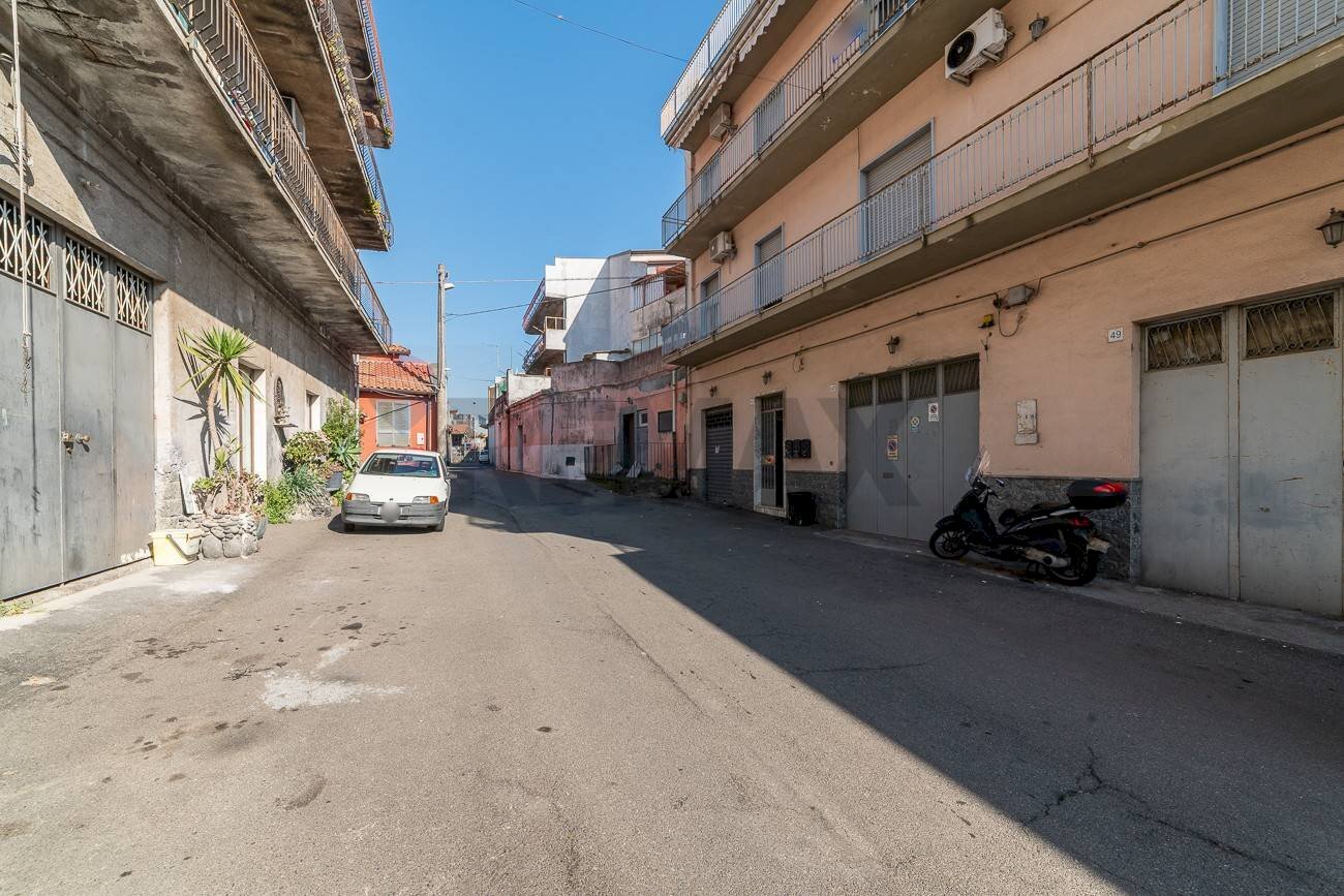 Edificio all\'aperto - Appartamento Via Francesco Orestano
 
45, Aci Sant'Antonio - foto 2