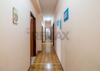 Hall / corridoio - Apartment via circumvallazione salvatore sturiale
 
22, Riposto - photo 8