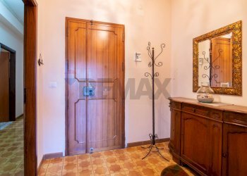 Hall / corridoio - Apartment via circumvallazione salvatore sturiale
 
22, Riposto - photo 14