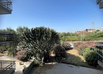 Giardino - Appartamento Viale Della Costituzione (ex Via del Canalicchio)
 
19, Catania - foto 11