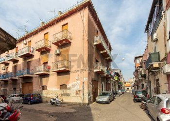 Edificio all\'aperto - Trilocale via bonfiglio
 
14, Catania - foto 2