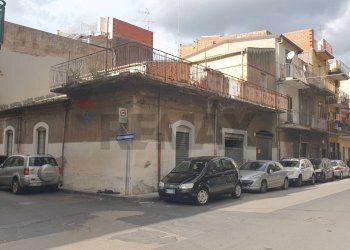 Edificio all\'aperto - Casa indipendente Via Canonico Renna
 
50, Paterno - foto 1