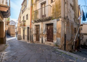 Edificio all\'aperto - Casa semi indipendente via celso
 
139, Caltagirone - foto 24