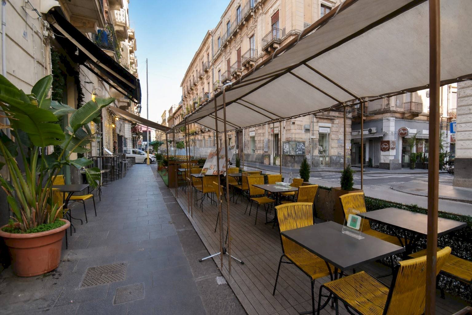 Edificio all\'aperto - Attività Commerciale Via Umberto
 
47, Catania - foto 3