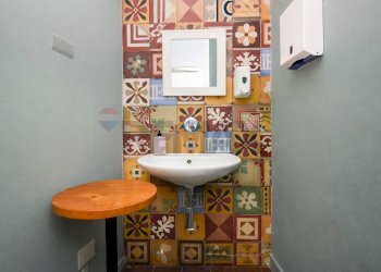 Bagno - Attività Commerciale Via Umberto
 
47, Catania - foto 41