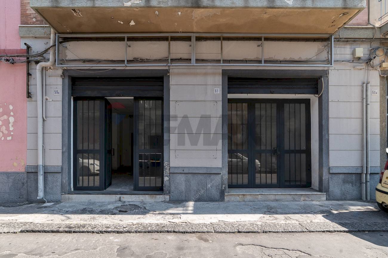 Edificio all\'aperto - Attività Commerciale via stazzone
 
61, Catania - foto 2