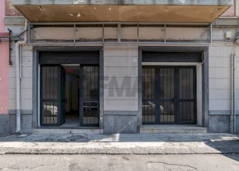 Edificio all\'aperto - Attività Commerciale via stazzone
 
61, Catania - foto 2